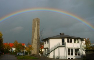 Christuskirche mit Regenbogen