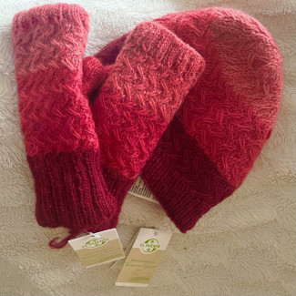 Gestrickte Tüten und Handschuhe aus Nepal 