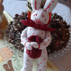 Handarbeitskreis Osterhase genäht