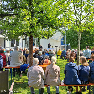 Gottesdienstbesucher am Pfingstmontag